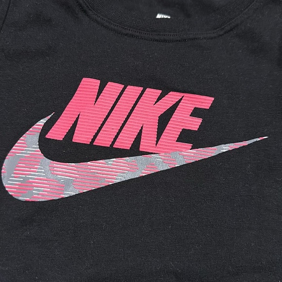 *$3 with bundle* Nike Shirt - Picture 2 of 3